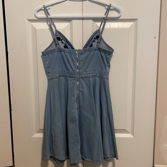 Mebon denim dress with floral embroidery - Picture 3 of 3